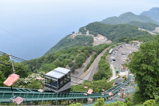 リフト・ケーブルカーでレインボーライン山頂公園へ